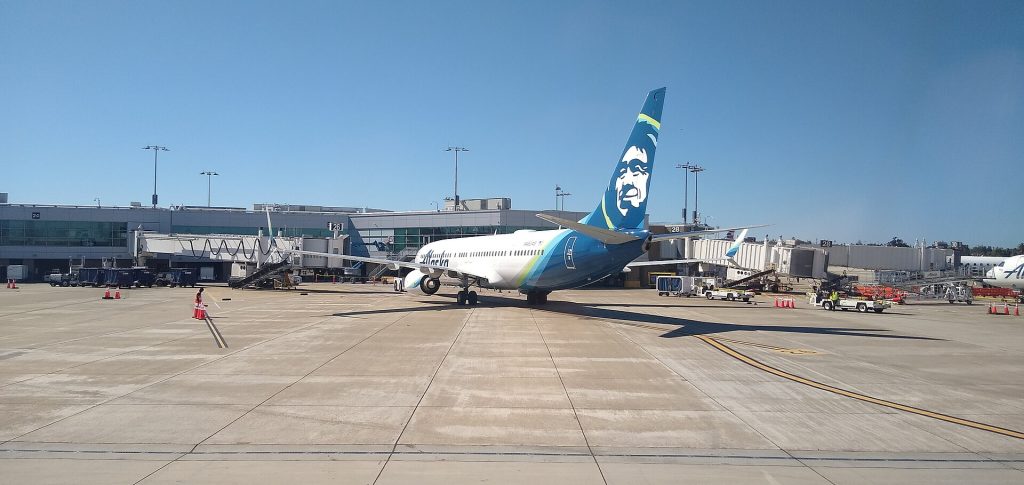 Alaska Airlines LAX: A Boeing 737-900ER N453AS operated by Alaska Airlines at San Diego Airport