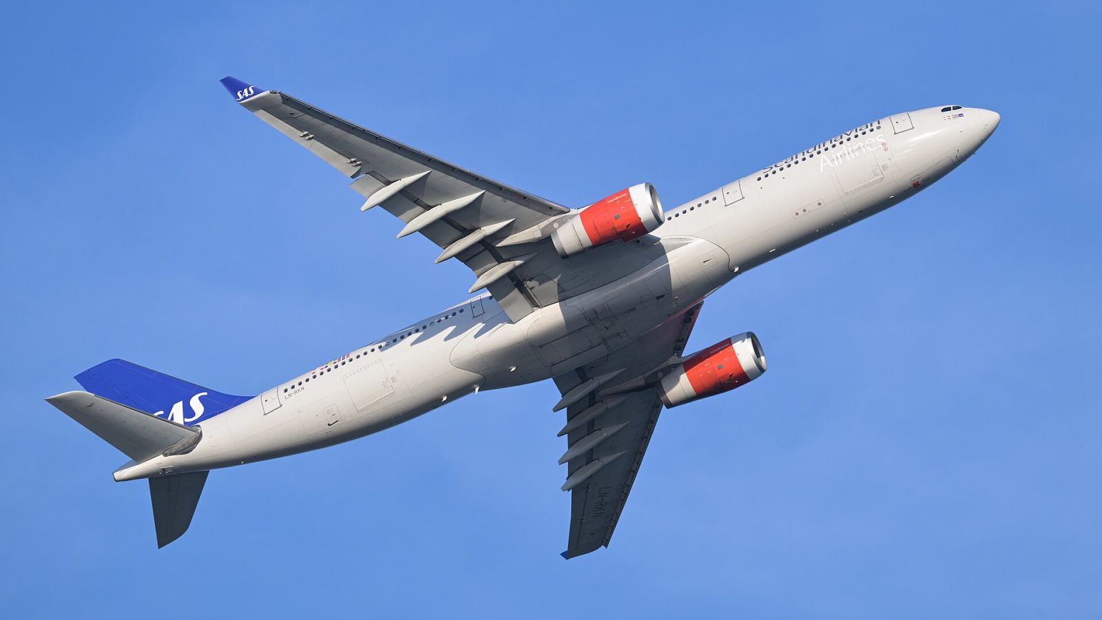 SAS Flight SK916: SAS Airbus A330-300 LN-RKN, operating flight 928 to Copenhagen, departs Boston from runway 22R.