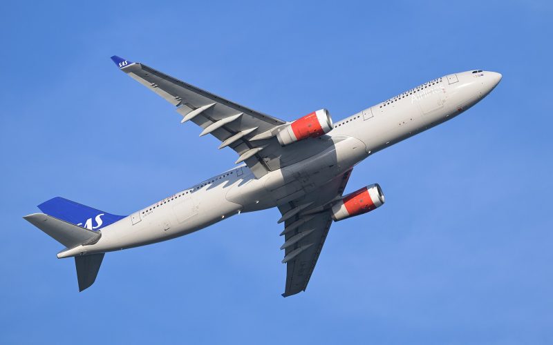 SAS Flight SK916 Turns Back Over Atlantic: Passengers Stranded at Newark