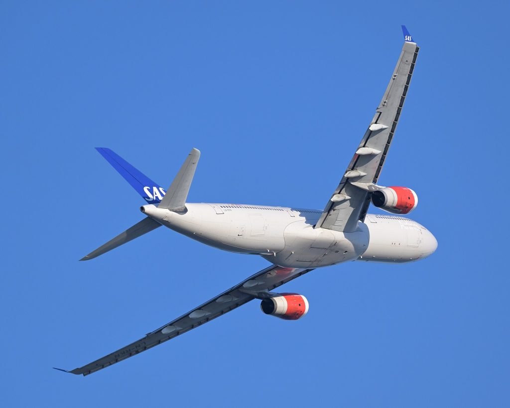 SAS Flight SK916: SAS Airbus A330-300 LN-RKN, operating flight 928 to Copenhagen, departs Boston from runway 22R.