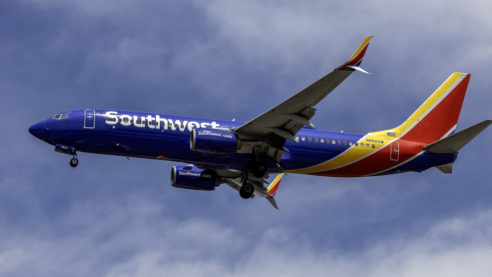 2017 Southwest Airlines Boeing 737-800 N8523W on final approach at Baltimore-Washington International Thurgood