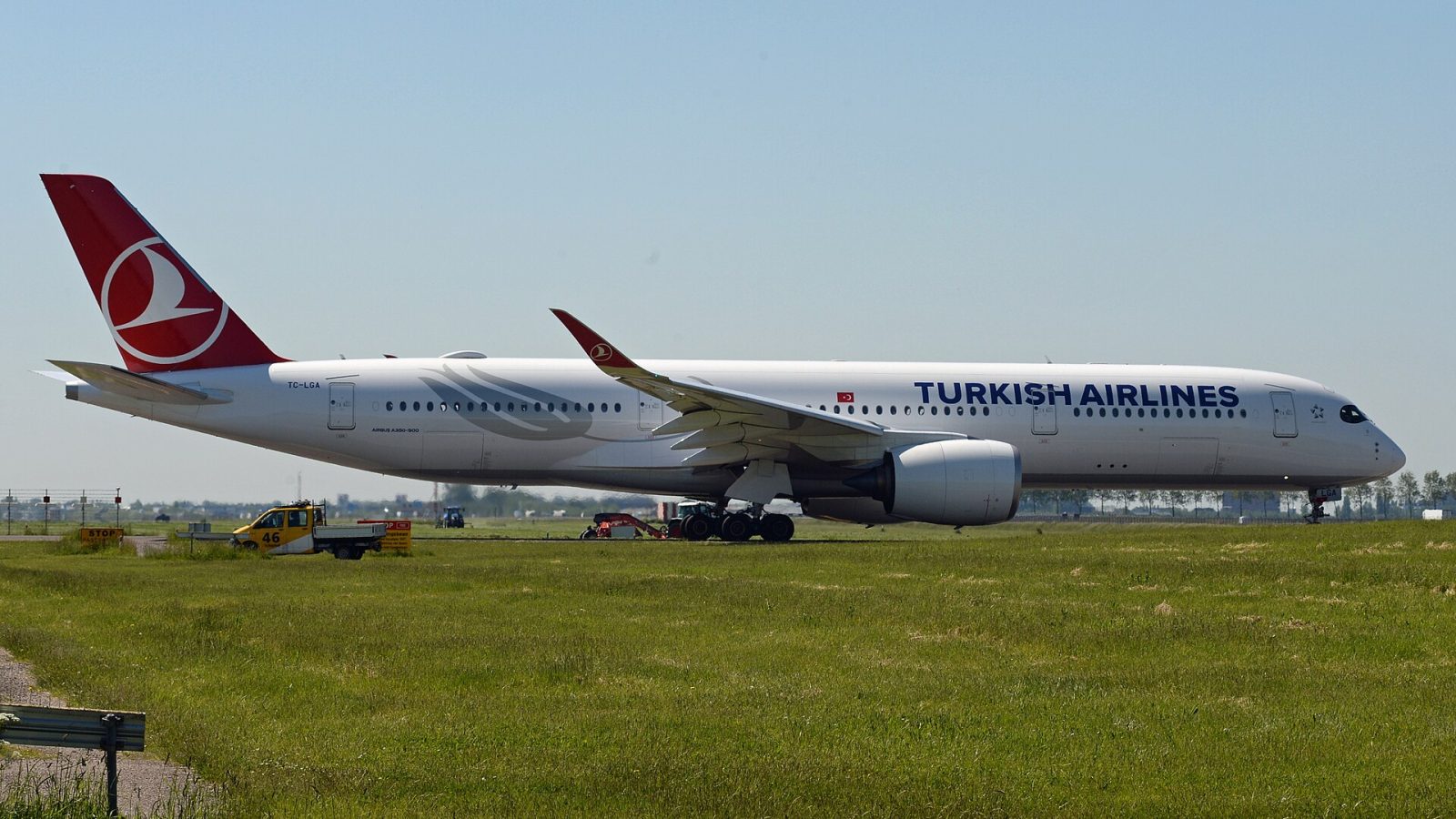 Turkish Airlines A350 Returns to Newark Gate: Fight and Medical Emergency