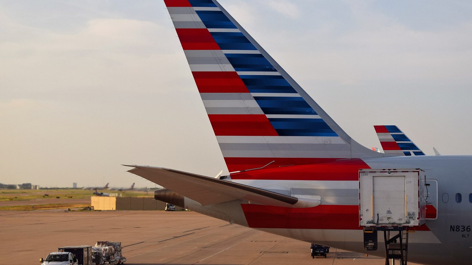 Vertical stabilizer of a Boeing 787-9 Dreamliner, operated by American Airlines, at gate D25 in Dallas/Fort Wo