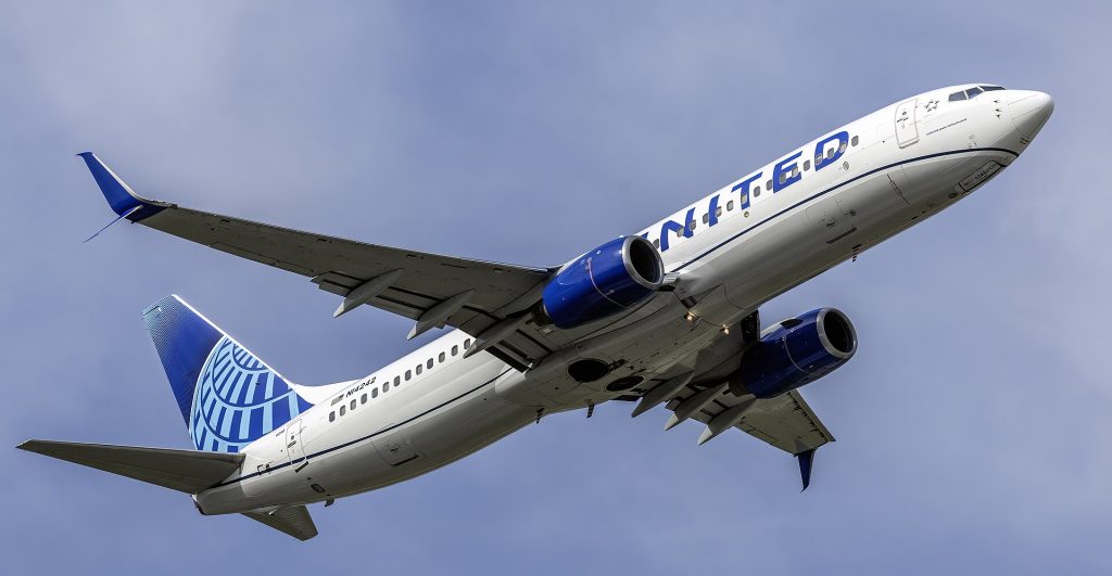 1999 United Airlines Boeing 737-824 N14242 taking off at Baltimore-Washington International Thurgood Marshall