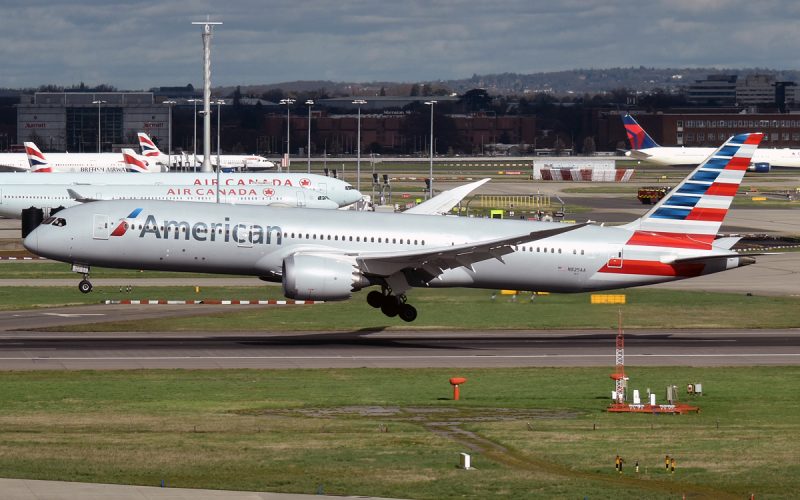 American Airlines to Pay 9,500 Flight Attendants Up to $169 Per Heathrow Flight