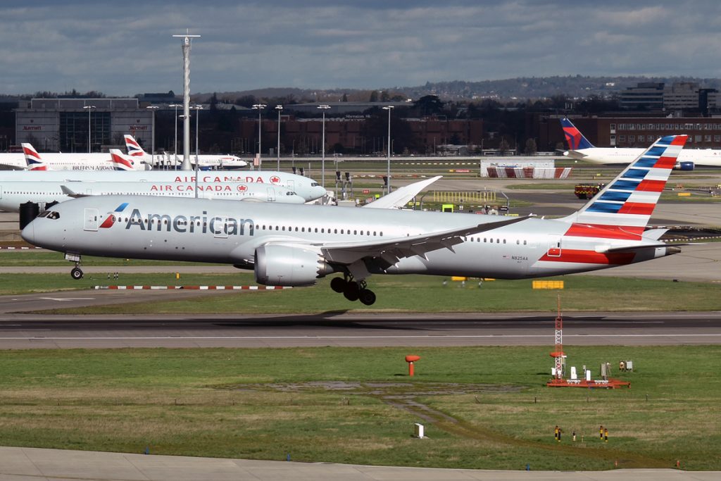 American Airlines pilot: American Airlines, N825AA, Boeing 787-9 Dreamliner