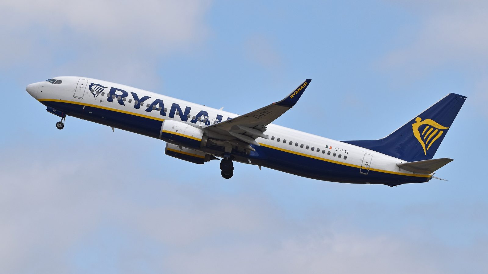 A Ryanair flight, operating FR5569 from Rome, has declared an emergency whilst enroute to Dublin Airport.
