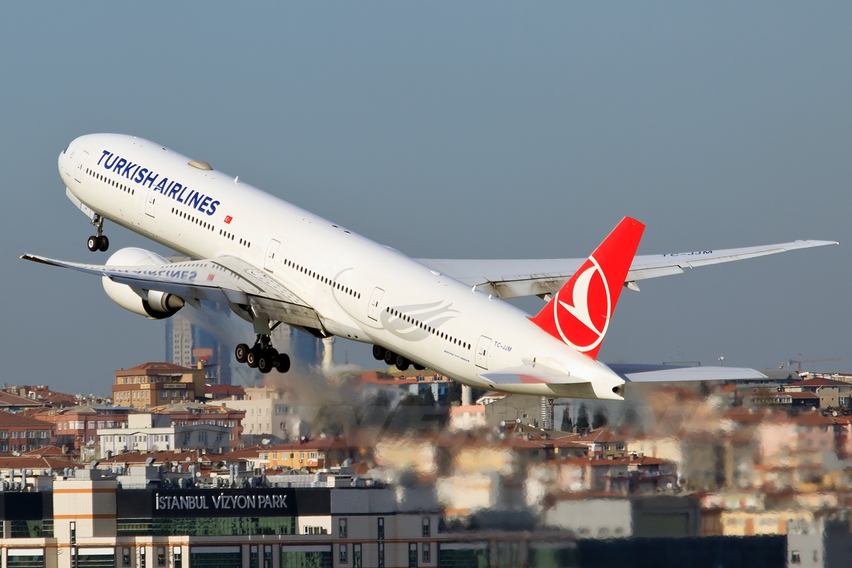 Turkish Airlines offers free Istanbul tours and hotel stays to connecting passengers. Our guide explains who qualifies and how to book.