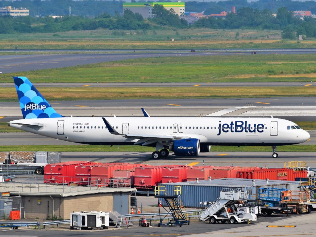 Cirium fleet forecast: On delivery, JetBlue Airways' first Airbus A321neo is travelling through JFK Airport en route to Lake City